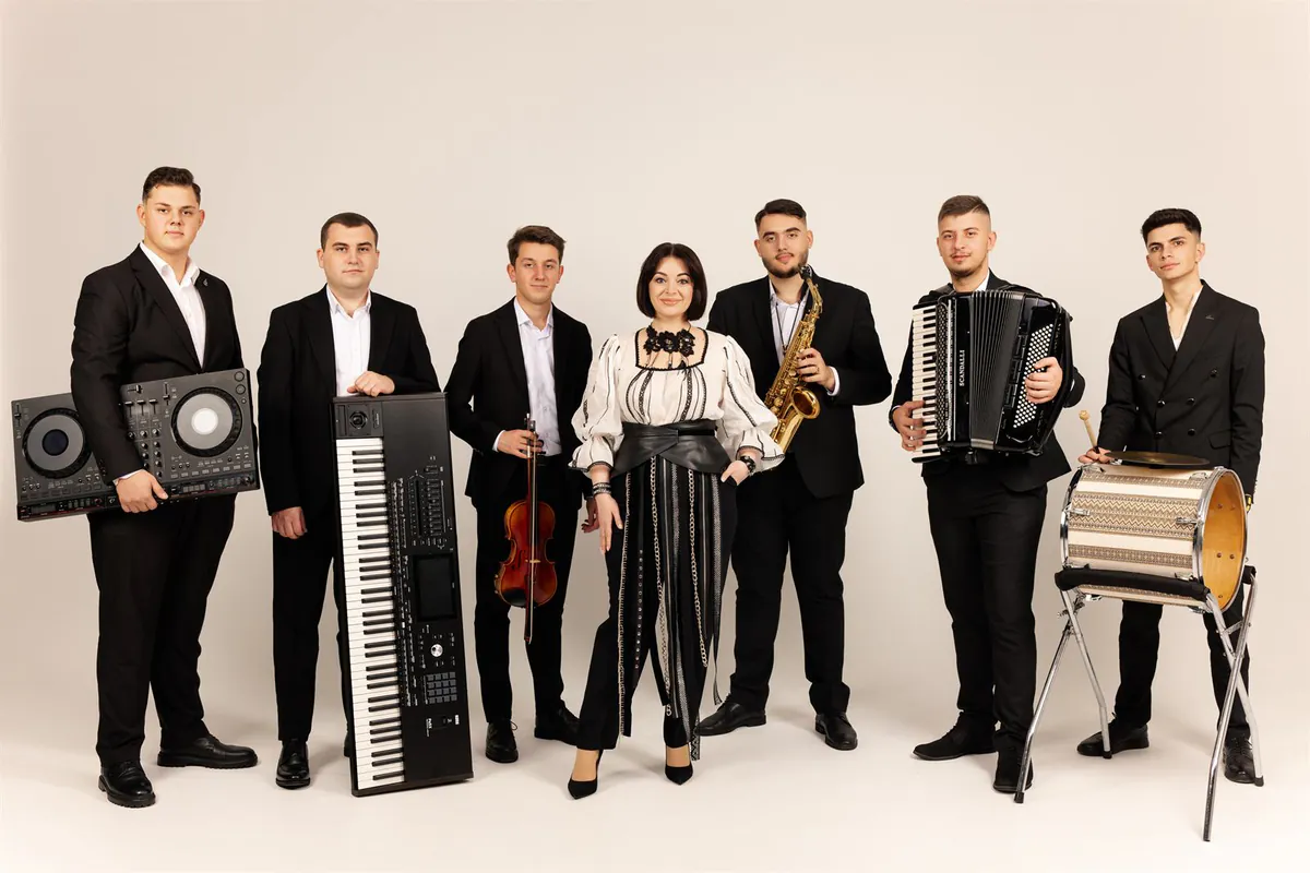 Membrii Echipei Ceardaș într-un portret de grup